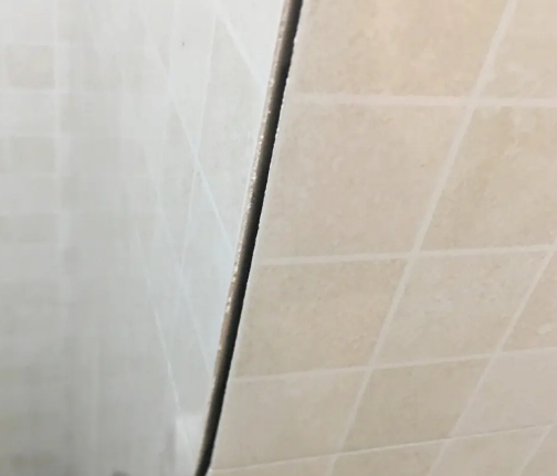 尼木瓷砖空鼓维修公司分享阳台瓷砖脱落的修复过程可以分为以下几个步骤